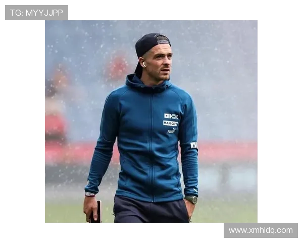 足球场上球星穿搭风采展现时尚魅力 潮流与竞技的完美融合